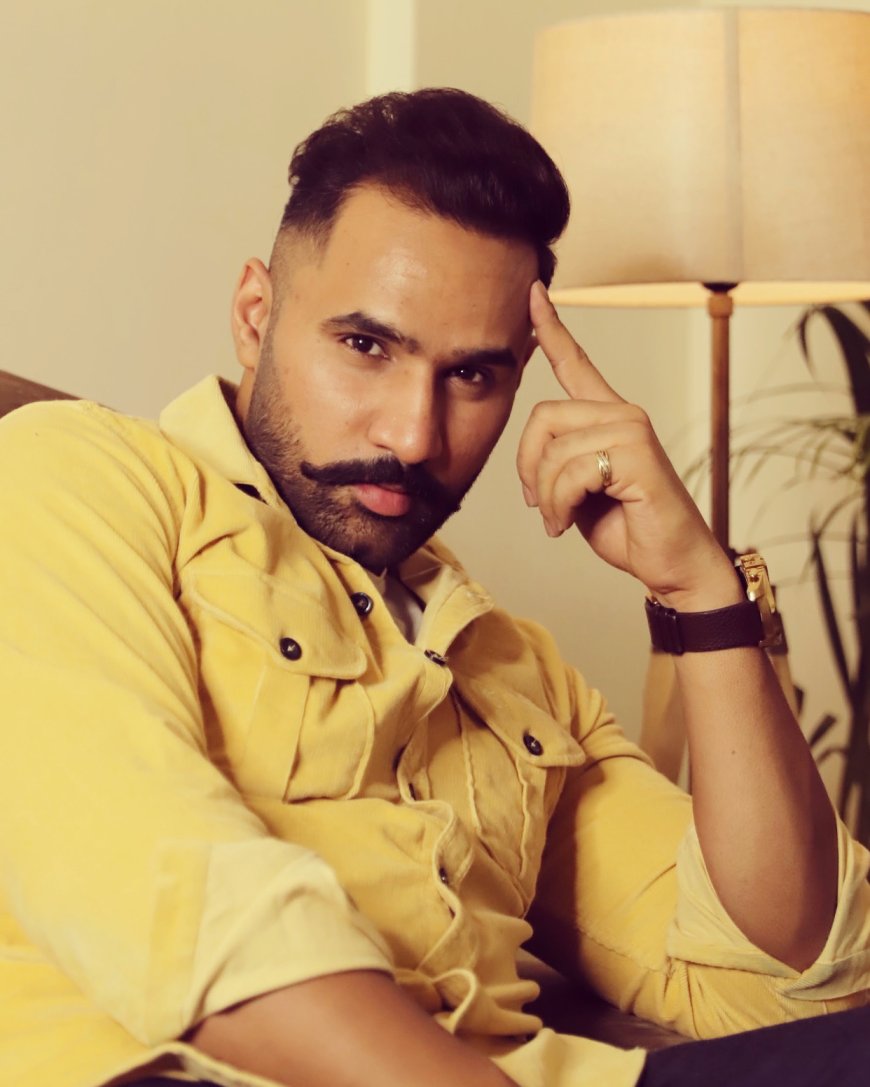 Naveed Akhtar: Merging Tradition with Stardom